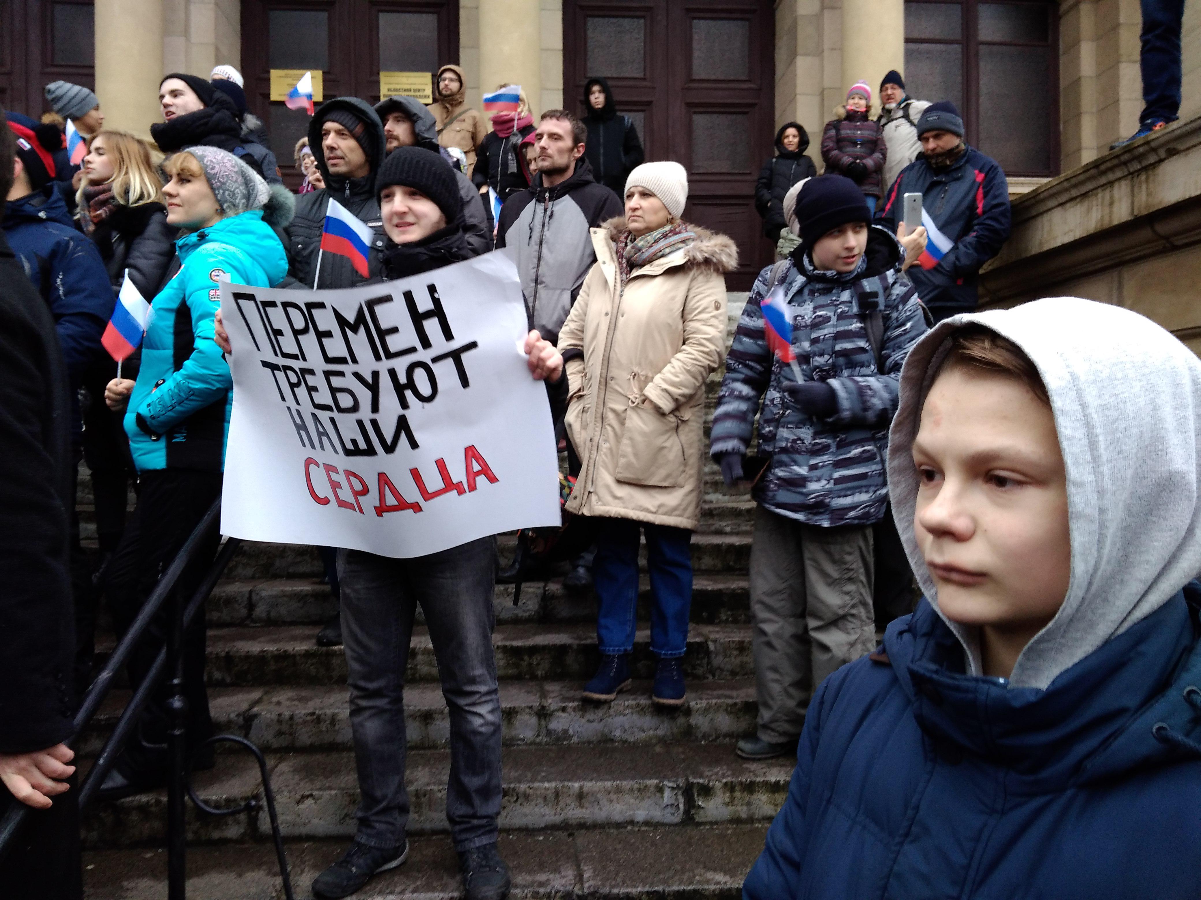 Откуда появился навальный. Дети на митинге Навального. Школьники на митинге. Молодежь на митинге. Молодежь на митингах Навального.